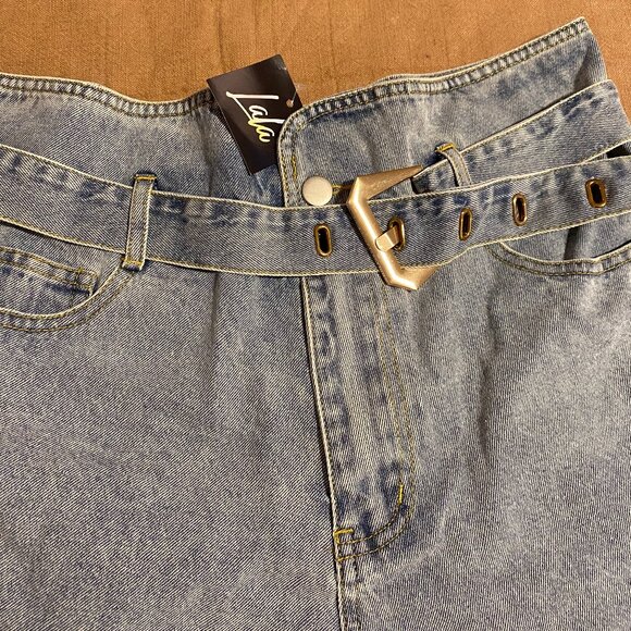 Dressed in Lala Boutique Item - Distressed Jean Shorts L - Picture 4 of 4